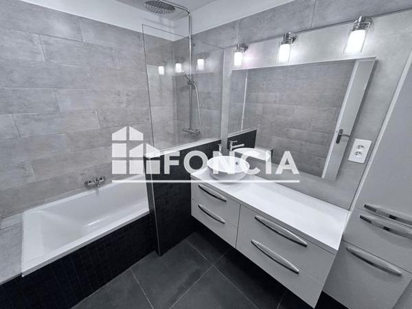 Location Appartement 4 pièces 94.4 m² - Suresnes 92150