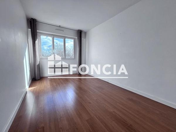 Location Appartement 4 pièces 94.4 m² - Suresnes 92150