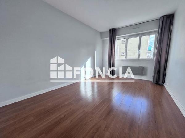 Location Appartement 4 pièces 94.4 m² - Suresnes 92150