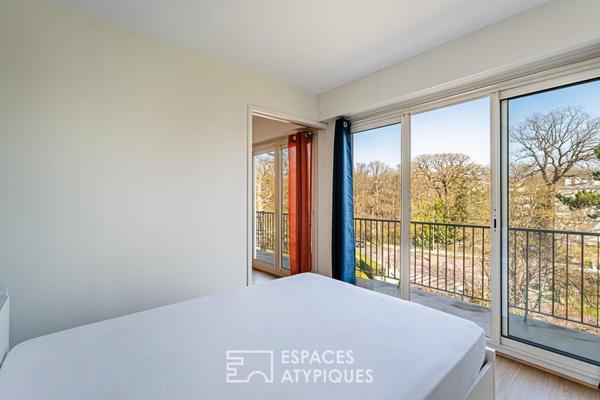 Appartement rénové en dernier étage avec toit terrasse de 85 m² à Versailles