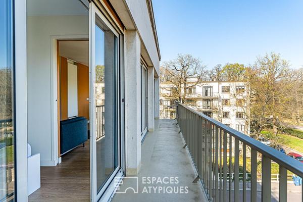 Appartement rénové en dernier étage avec toit terrasse de 85 m² à Versailles