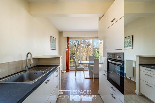 Appartement rénové en dernier étage avec toit terrasse de 85 m² à Versailles