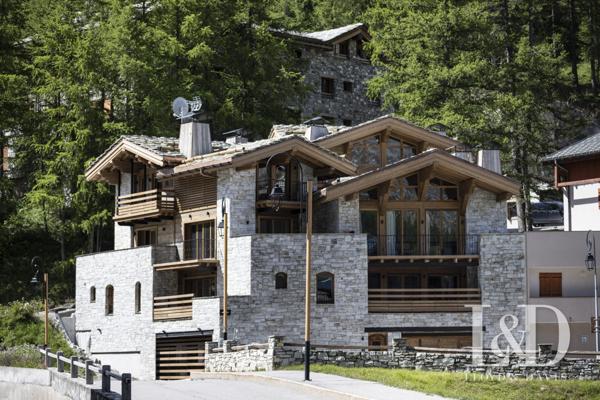 Appartement raffiné dans chalet intimiste, calme absolu à deux pas du centre