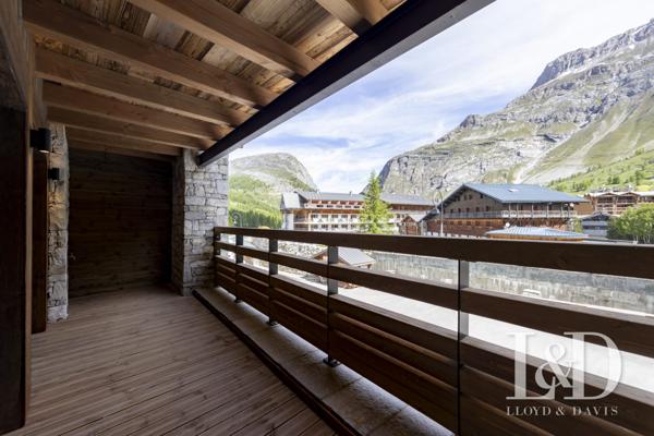 Appartement raffiné dans chalet intimiste, calme absolu à deux pas du centre