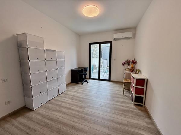 Maison individuelle avec 4 chambres à l'Isle sur La Sorgue avec piscine à deux pas du centre ville