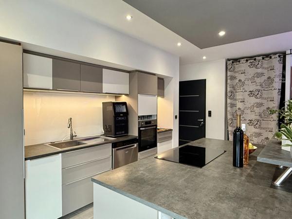 Maison individuelle avec 4 chambres à l'Isle sur La Sorgue avec piscine à deux pas du centre ville