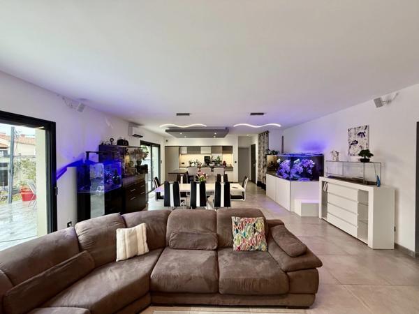 Maison individuelle avec 4 chambres à l'Isle sur La Sorgue avec piscine à deux pas du centre ville