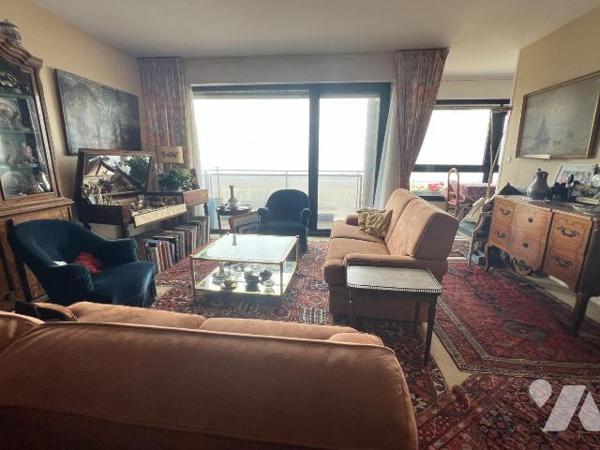 Venez découvrir ce magnifique appartement  en Duplex en rez de jardin DIGUE DE MER, garage et 2...