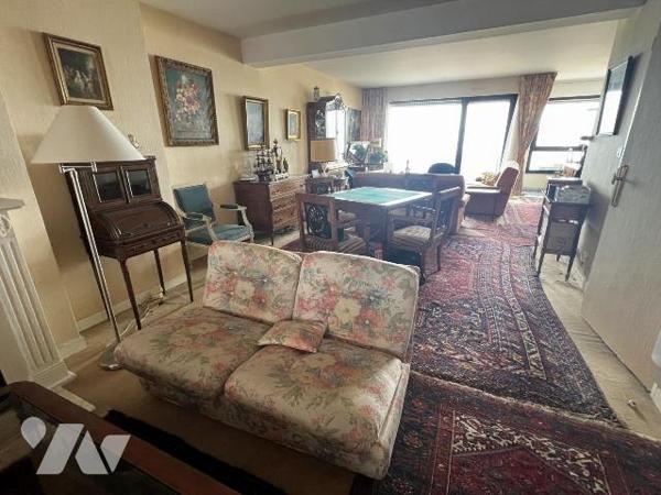 Venez découvrir ce magnifique appartement  en Duplex en rez de jardin DIGUE DE MER, garage et 2...