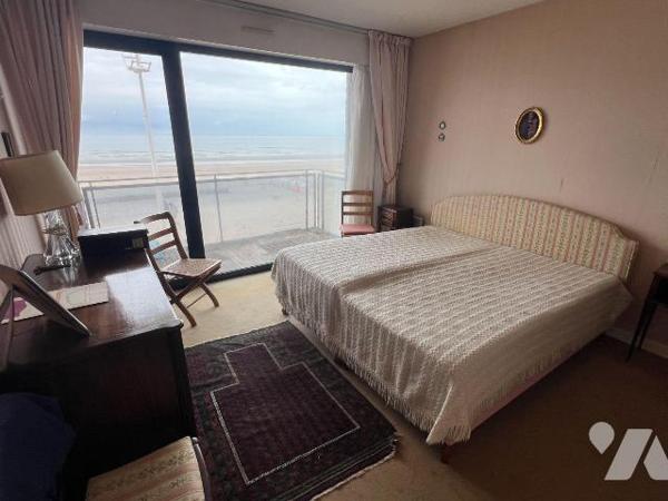 Venez découvrir ce magnifique appartement  en Duplex en rez de jardin DIGUE DE MER, garage et 2...