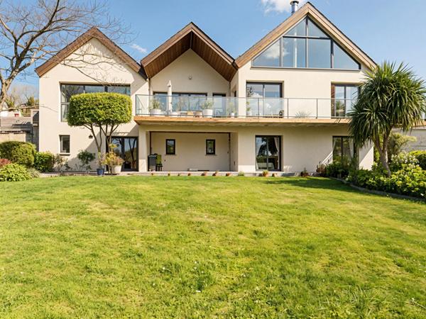 Maison d'architecte de 290m², 5 chambres et vie de plain pied. Résidence privée - Saint Caradec, Hennebont.