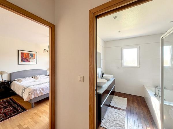 Maison d'architecte de 290m², 5 chambres et vie de plain pied. Résidence privée - Saint Caradec, Hennebont.