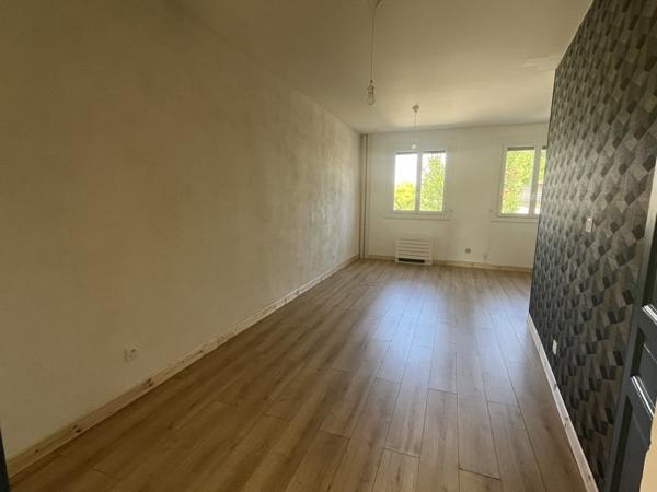 Appartement à louer 580 € CC Pechbonnieu 2 p 40 m² DPE B