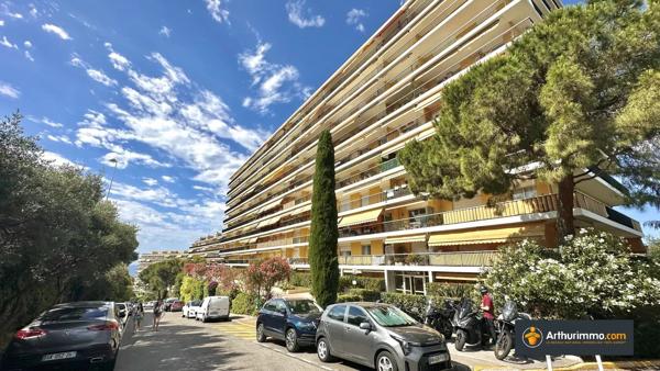 Vente                                                      Appartement
                        
                     3 pièces                      80 m2                     à Nice