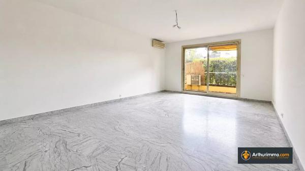 Vente                                                      Appartement
                        
                     3 pièces                      80 m2                     à Nice