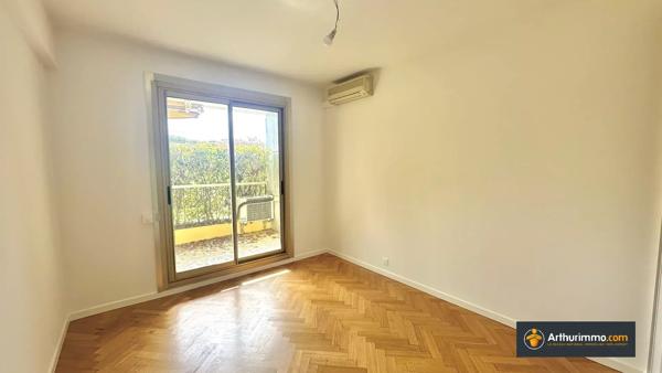 Vente                                                      Appartement
                        
                     3 pièces                      80 m2                     à Nice