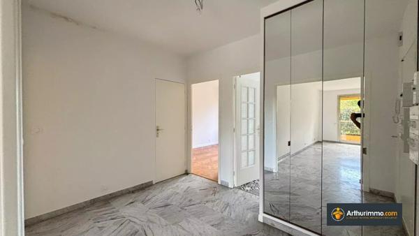 Vente                                                      Appartement
                        
                     3 pièces                      80 m2                     à Nice