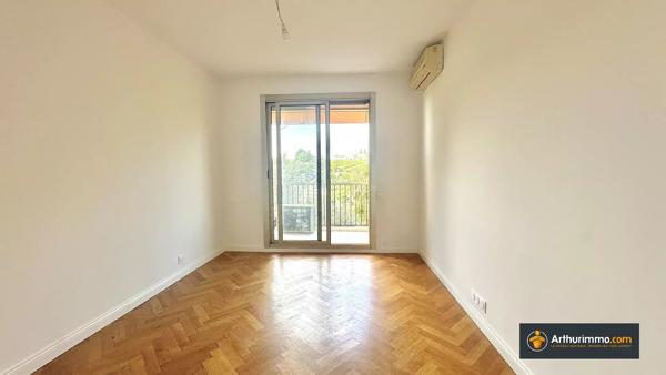 Vente                                                      Appartement
                        
                     3 pièces                      80 m2                     à Nice