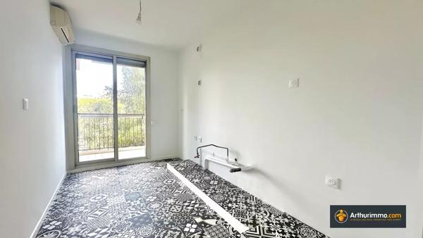 Vente                                                      Appartement
                        
                     3 pièces                      80 m2                     à Nice