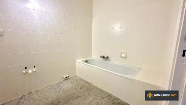 Vente                                                      Appartement
                        
                     3 pièces                      80 m2                     à Nice