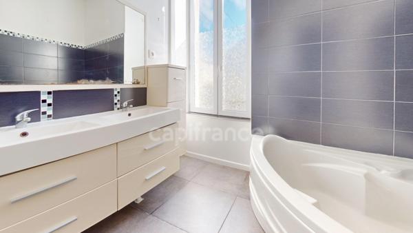 Maison de ville atypique avec extérieur proche centre-ville