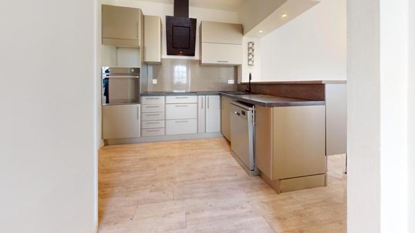 Maison de ville atypique avec extérieur proche centre-ville