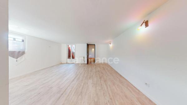 Maison de ville atypique avec extérieur proche centre-ville