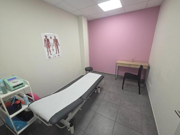 à vendre ALES (30) cabinet médical ou para-médical 96m2 actuellement kiné et 3 places de stationnement privatives.