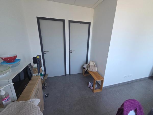 à vendre ALES (30) cabinet médical ou para-médical 96m2 actuellement kiné et 3 places de stationnement privatives.