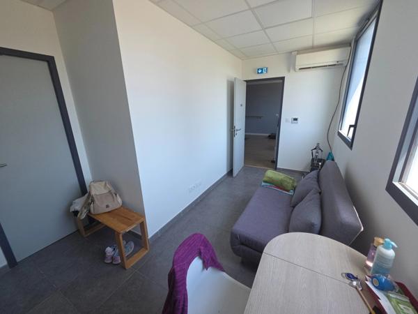 à vendre ALES (30) cabinet médical ou para-médical 96m2 actuellement kiné et 3 places de stationnement privatives.