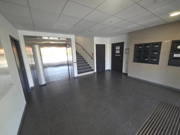 à vendre ALES (30) cabinet médical ou para-médical 96m2 actuellement kiné et 3 places de stationnement privatives.