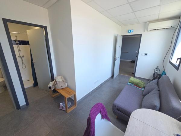 à vendre ALES (30) cabinet médical ou para-médical 96m2 actuellement kiné et 3 places de stationnement privatives.