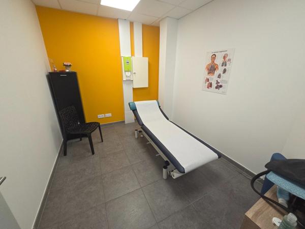 à vendre ALES (30) cabinet médical ou para-médical 96m2 actuellement kiné et 3 places de stationnement privatives.