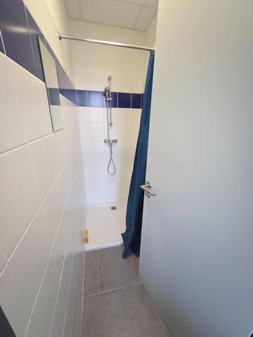 à vendre ALES (30) cabinet médical ou para-médical 96m2 actuellement kiné et 3 places de stationnement privatives.