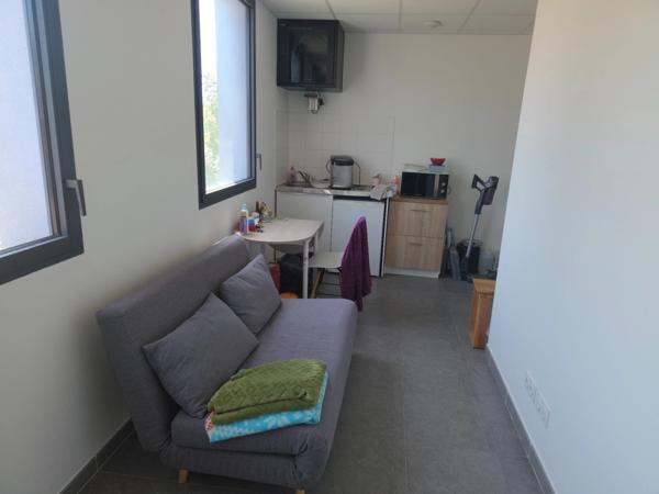 à vendre ALES (30) cabinet médical ou para-médical 96m2 actuellement kiné et 3 places de stationnement privatives.