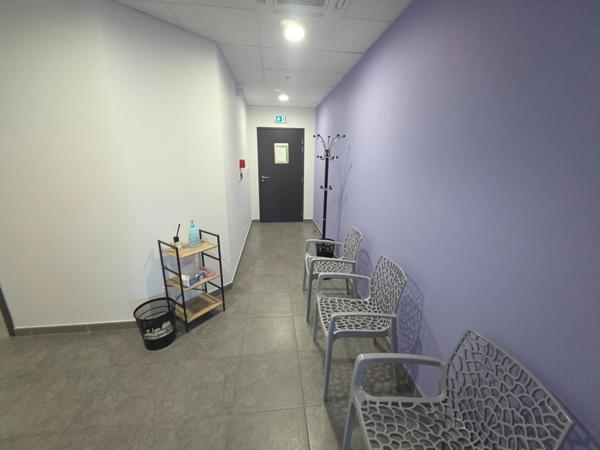 à vendre ALES (30) cabinet médical ou para-médical 96m2 actuellement kiné et 3 places de stationnement privatives.