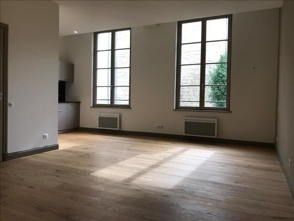 Appartement à louer 550 € CC SAINTES 1 pièce 33 m² DPE C