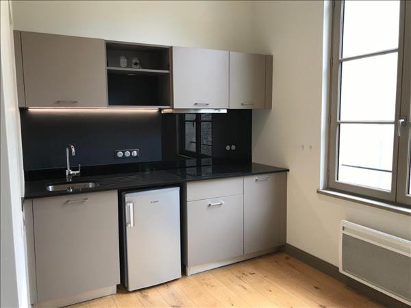 Appartement à louer 550 € CC SAINTES 1 pièce 33 m² DPE C