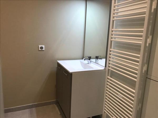 Appartement à louer 550 € CC SAINTES 1 pièce 33 m² DPE C