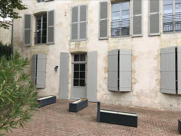 Appartement à louer 550 € CC SAINTES 1 pièce 33 m² DPE C