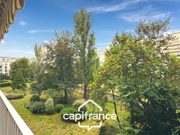 Appartement 2-3 pièces avec balcon à 400m du métro