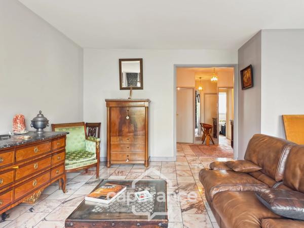 Appartement 2-3 pièces avec balcon à 400m du métro