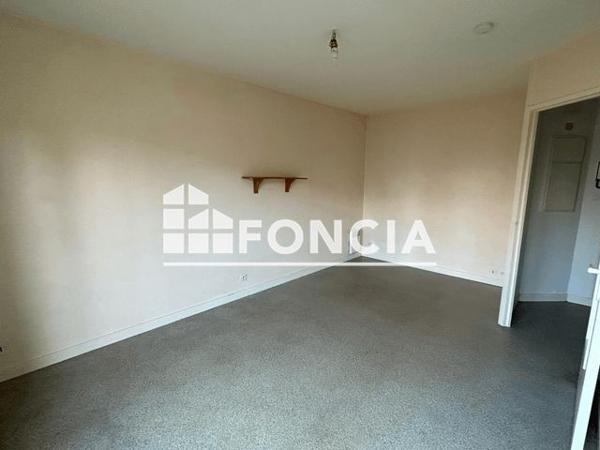 Location Studio 23 m² - 58, ROUTE DE GENCAY Poitiers 86000