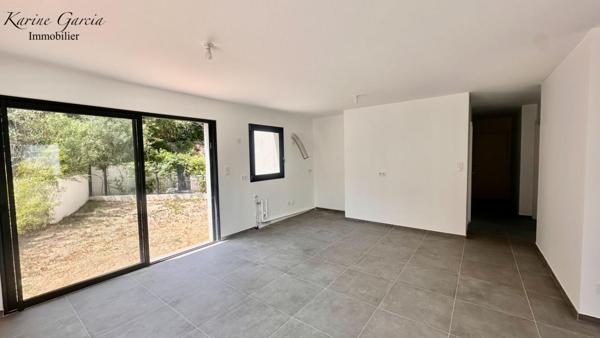 SIX FOURS LES PLAGES - CONSTRUCTION RECENTE - APPARTEMENT DE TYPE 3 -  68 m2 - TERRAIN 54 M² - PARKING EN SOUS SOL