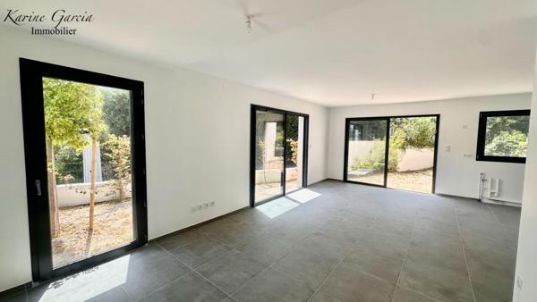 SIX FOURS LES PLAGES - CONSTRUCTION RECENTE - APPARTEMENT DE TYPE 3 -  68 m2 - TERRAIN 54 M² - PARKING EN SOUS SOL