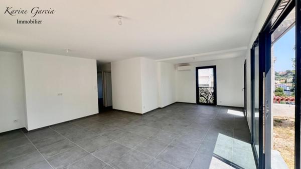 SIX FOURS LES PLAGES - CONSTRUCTION RECENTE - APPARTEMENT DE TYPE 3 -  68 m2 - TERRAIN 54 M² - PARKING EN SOUS SOL