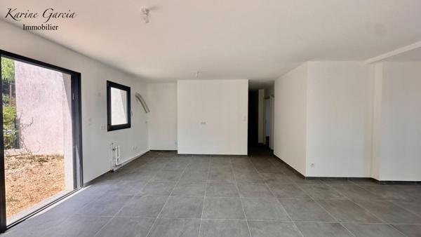 SIX FOURS LES PLAGES - CONSTRUCTION RECENTE - APPARTEMENT DE TYPE 3 -  68 m2 - TERRAIN 54 M² - PARKING EN SOUS SOL