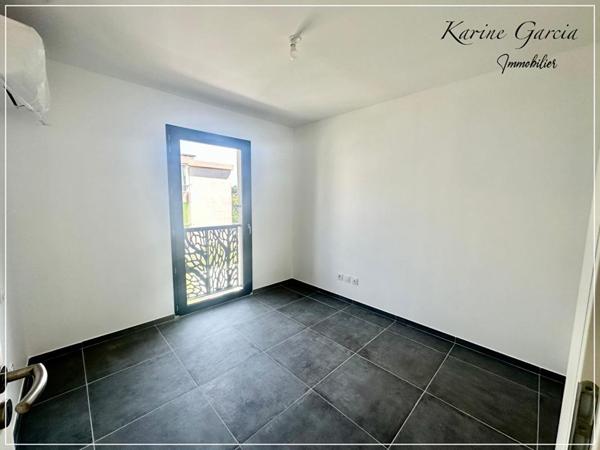 SIX FOURS LES PLAGES - CONSTRUCTION RECENTE - APPARTEMENT DE TYPE 3 -  68 m2 - TERRAIN 54 M² - PARKING EN SOUS SOL