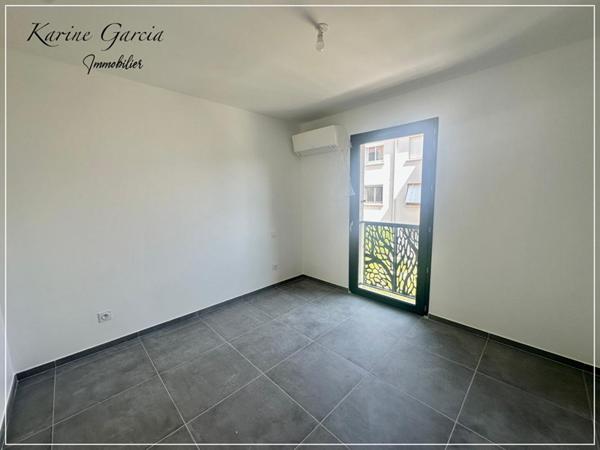 SIX FOURS LES PLAGES - CONSTRUCTION RECENTE - APPARTEMENT DE TYPE 3 -  68 m2 - TERRAIN 54 M² - PARKING EN SOUS SOL