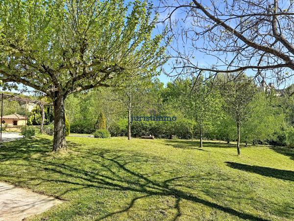 Saint-Romain-en-Viennois (84110) Une propriété provençale confidentielle dans un écrin de verdure, à proximité immédiate de Vaison-la-Romaine